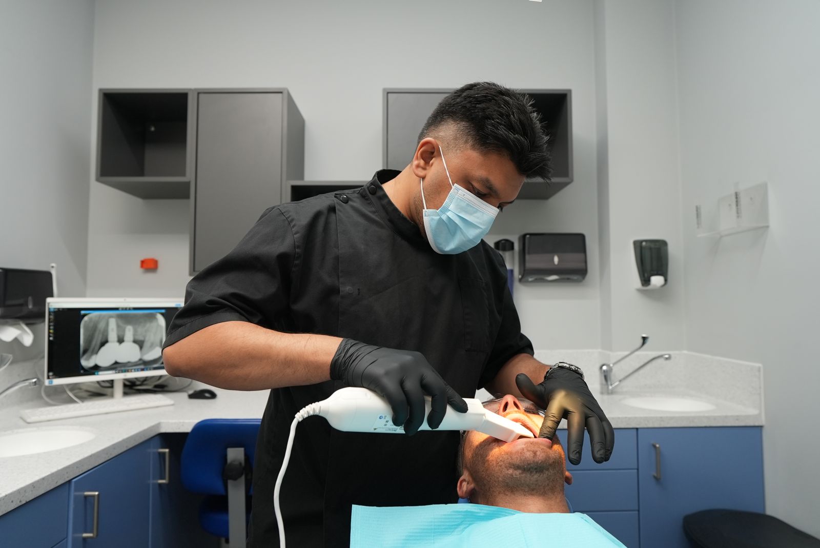 Digital intraoral scan being taken, no messy impressions